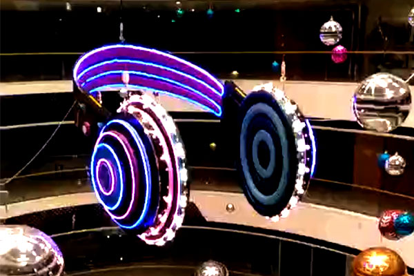 西安高新万达广场中厅耳机效果