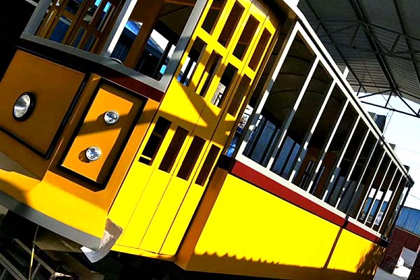 台湾美食街8米电车